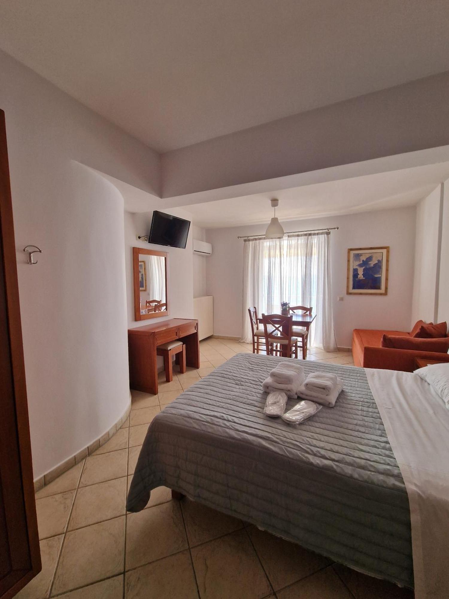 Porto Xronia Aparthotel Khrónia Exterior photo