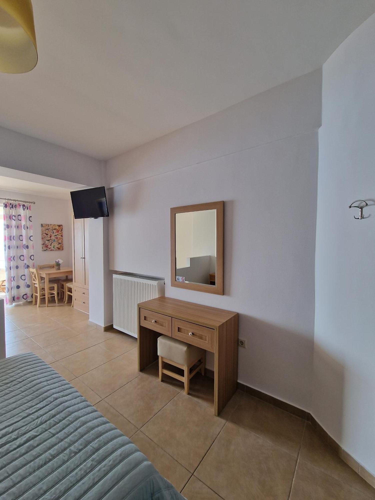 Porto Xronia Aparthotel Khrónia Exterior photo