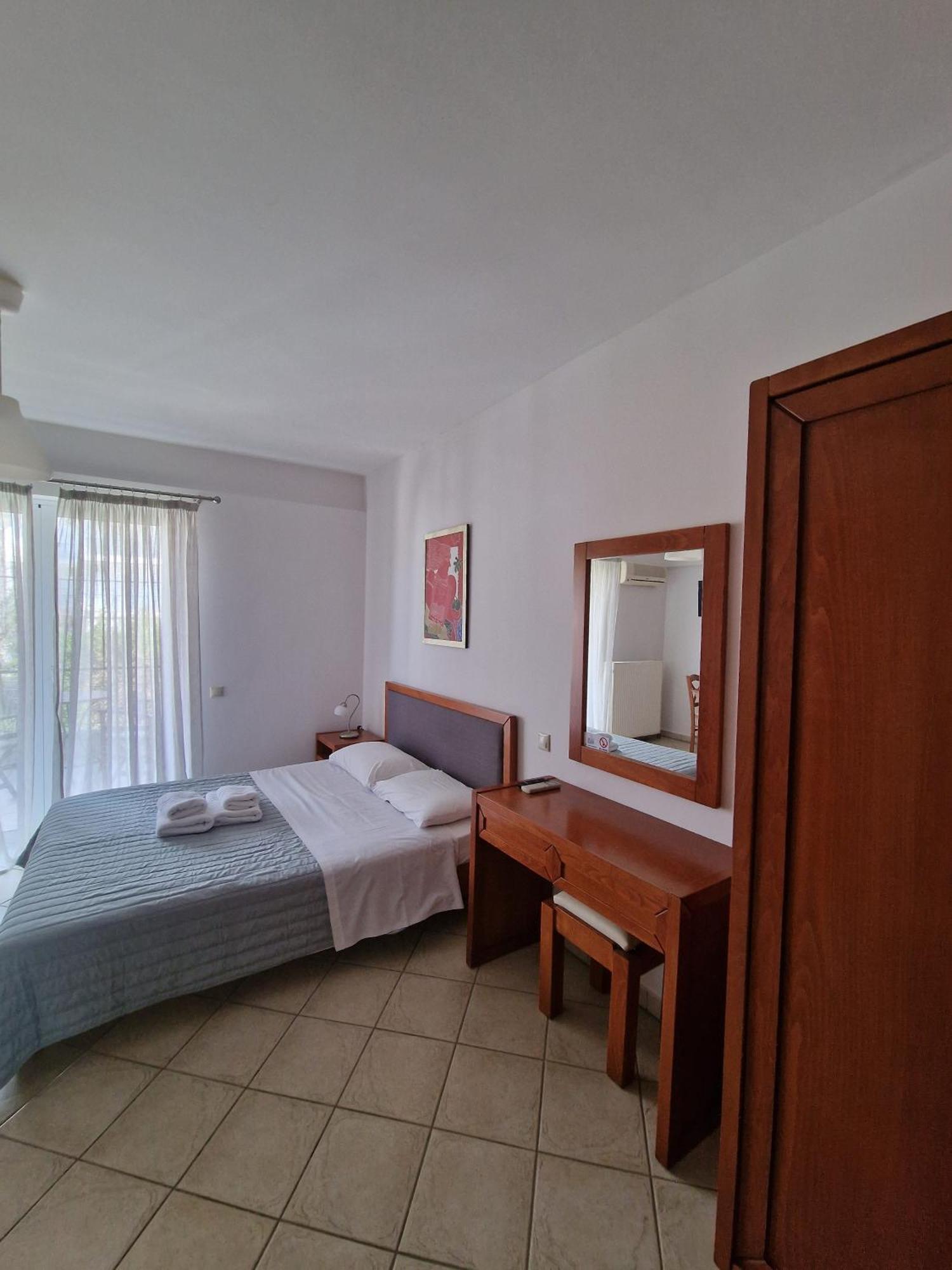 Porto Xronia Aparthotel Khrónia Exterior photo